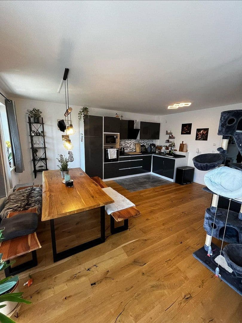 Pronájem bytu 3+1 82 m², Otto-Geist-Straße 17, Eiselfing, Bavorsko Pronájem bytu 3+1 82 m², Otto-Geist-Straße 17, Eiselfing, Bavorsko