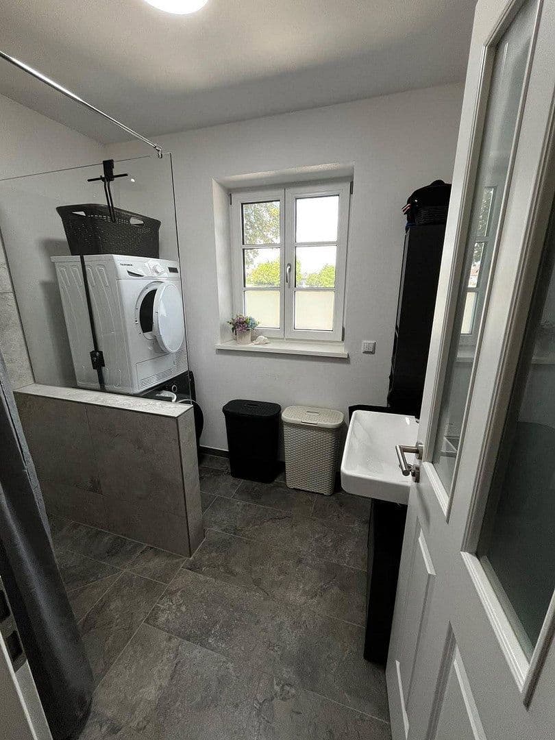 Pronájem bytu 3+1 82 m², Otto-Geist-Straße 17, Eiselfing, Bavorsko Pronájem bytu 3+1 82 m², Otto-Geist-Straße 17, Eiselfing, Bavorsko