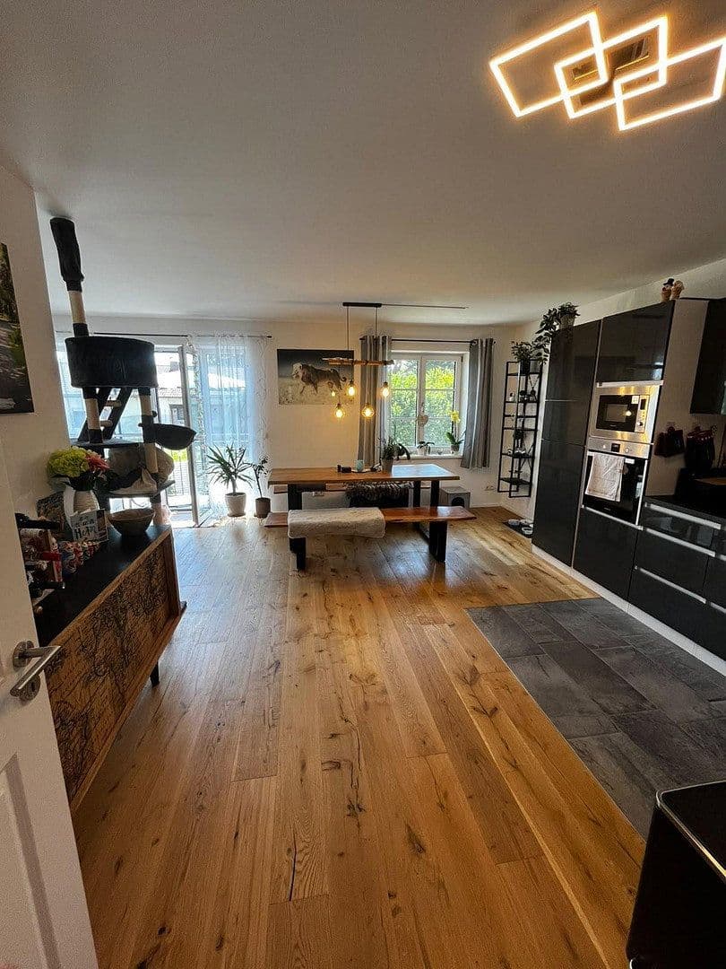 Pronájem bytu 3+1 82 m², Otto-Geist-Straße 17, Eiselfing, Bavorsko Pronájem bytu 3+1 82 m², Otto-Geist-Straße 17, Eiselfing, Bavorsko
