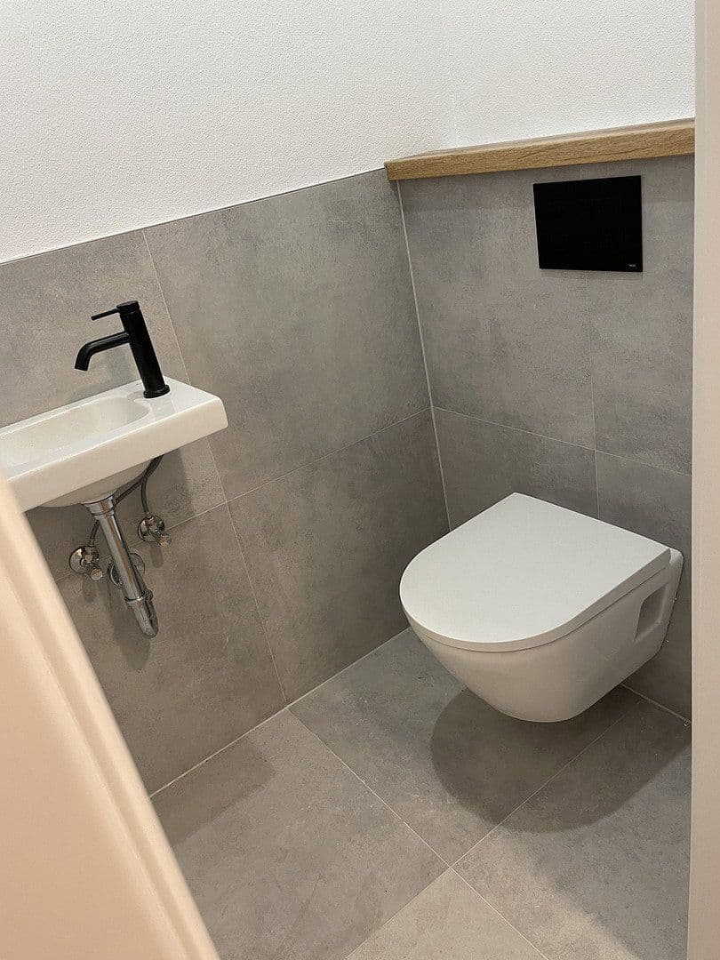 Prodej domu 300 m², pozemek 1.100 m², In den Lärchen 20, Mittenaar, Hessen Prodej domu 300 m², pozemek 1.100 m², In den Lärchen 20, Mittenaar, Hessen