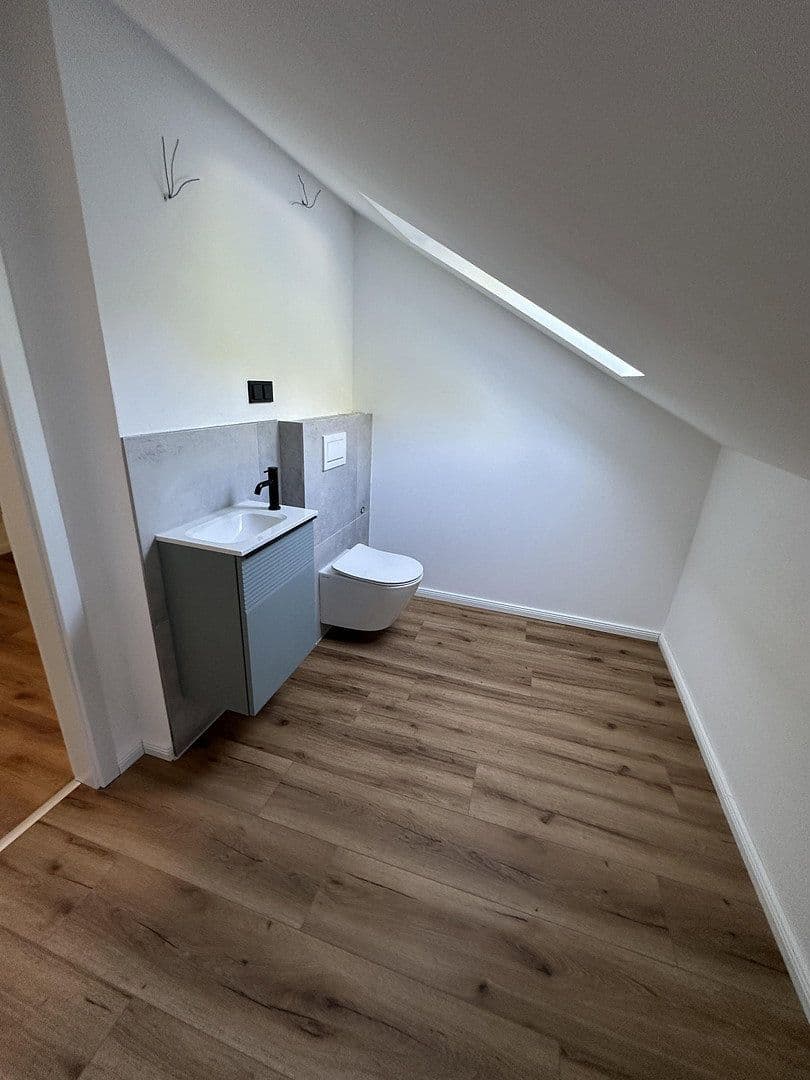 Prodej domu 300 m², pozemek 1.100 m², In den Lärchen 20, Mittenaar, Hessen Prodej domu 300 m², pozemek 1.100 m², In den Lärchen 20, Mittenaar, Hessen
