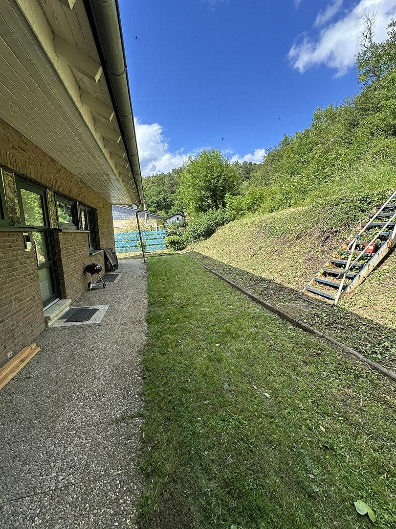 Prodej domu 300 m², pozemek 1.100 m², In den Lärchen 20, Mittenaar, Hessen Prodej domu 300 m², pozemek 1.100 m², In den Lärchen 20, Mittenaar, Hessen