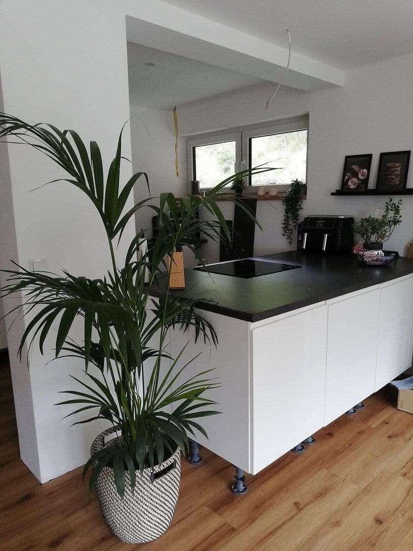 Prodej domu 300 m², pozemek 1.100 m², In den Lärchen 20, Mittenaar, Hessen Prodej domu 300 m², pozemek 1.100 m², In den Lärchen 20, Mittenaar, Hessen