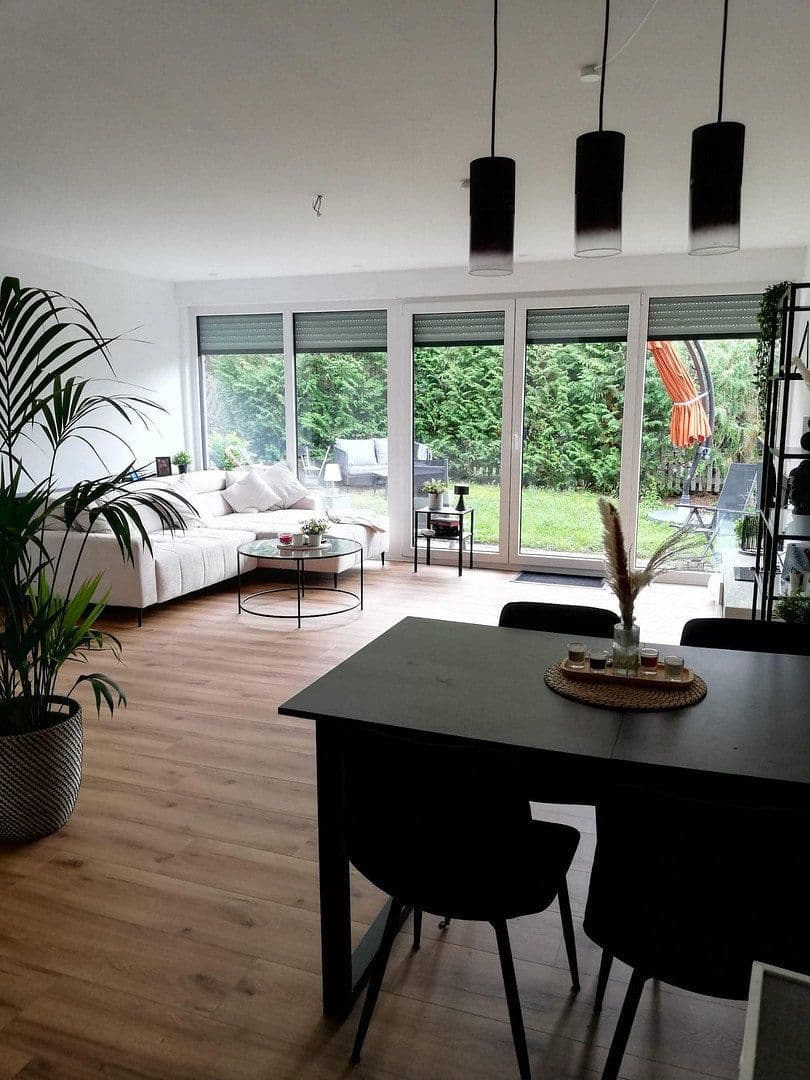 Prodej domu 300 m², pozemek 1.100 m², In den Lärchen 20, Mittenaar, Hessen Prodej domu 300 m², pozemek 1.100 m², In den Lärchen 20, Mittenaar, Hessen