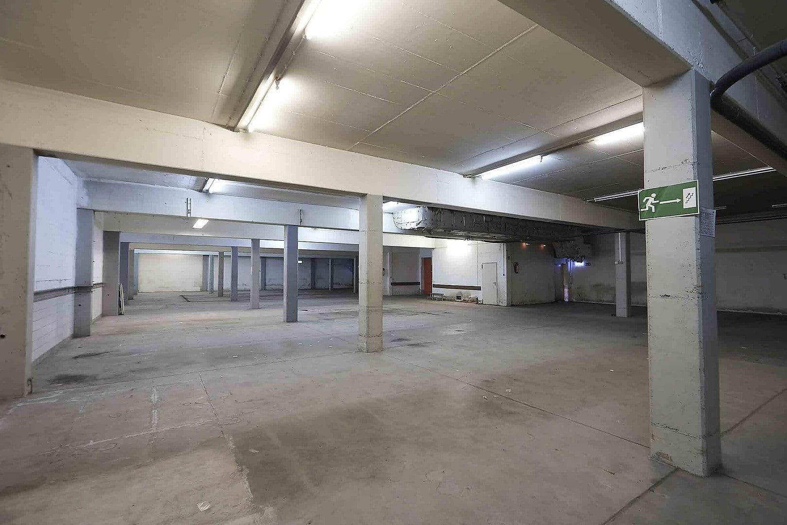 Pronájem kanceláře 370 m², Stuttgart, Bádensko-Württembersko Pronájem kanceláře 370 m², Stuttgart, Bádensko-Württembersko