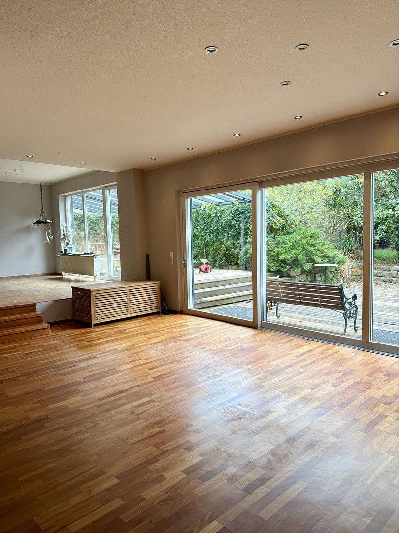 Prodej domu 340 m², pozemek 973 m², Rheinzabern, Porýní-Falc Prodej domu 340 m², pozemek 973 m², Rheinzabern, Porýní-Falc