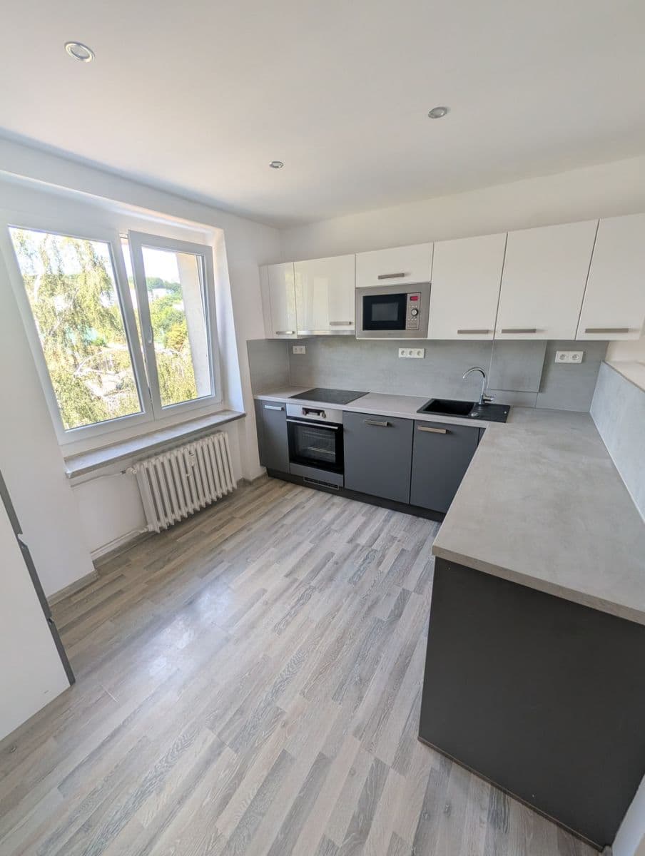 Pronájem bytu 3+1 68 m², U Stadiónu, Ústí nad Labem, Ústecký kraj Pronájem bytu 3+1 68 m², U Stadiónu, Ústí nad Labem, Ústecký kraj