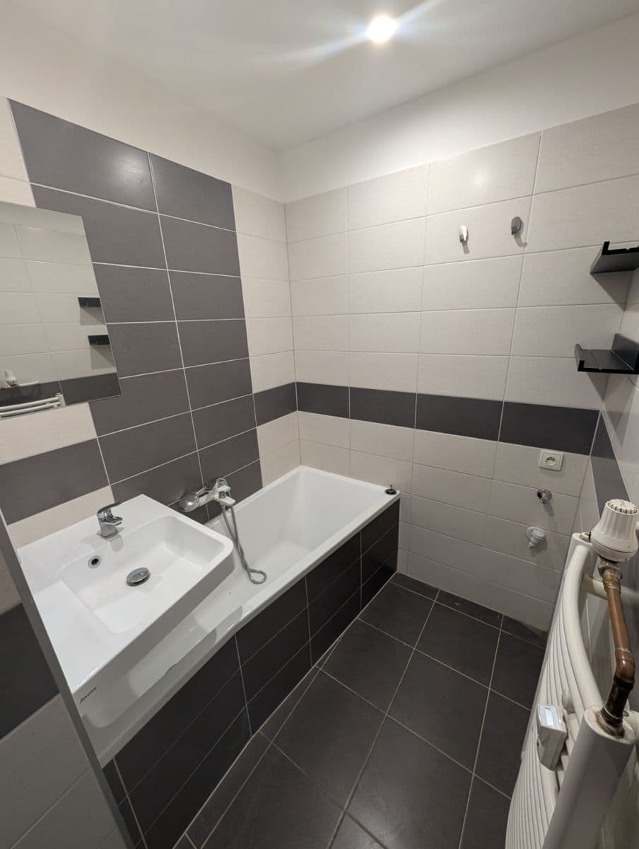 Pronájem bytu 3+1 68 m², U Stadiónu, Ústí nad Labem, Ústecký kraj Pronájem bytu 3+1 68 m², U Stadiónu, Ústí nad Labem, Ústecký kraj