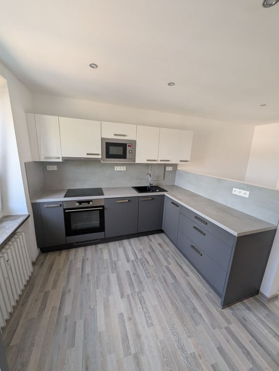 Pronájem bytu 3+1 68 m², U Stadiónu, Ústí nad Labem, Ústecký kraj Pronájem bytu 3+1 68 m², U Stadiónu, Ústí nad Labem, Ústecký kraj