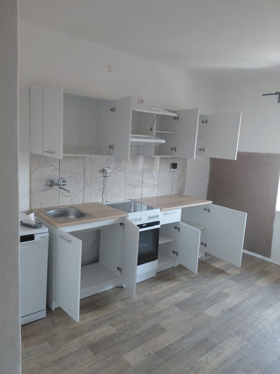 Pronájem bytu 2+1 93 m², Třebízského, Sadská, Středočeský kraj Pronájem bytu 2+1 93 m², Třebízského, Sadská, Středočeský kraj