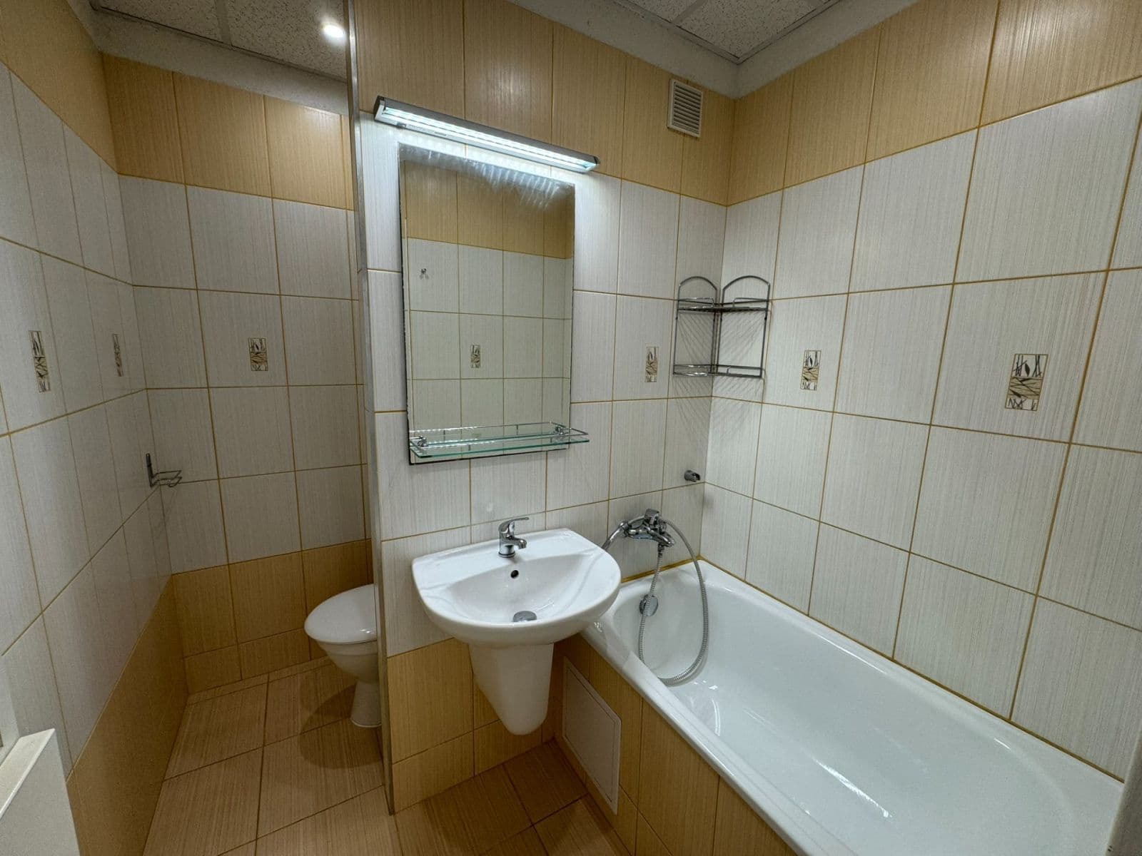 Pronájem bytu 2+kk 40 m², Bratří Čapků, Česká Lípa, Liberecký kraj Pronájem bytu 2+kk 40 m², Bratří Čapků, Česká Lípa, Liberecký kraj