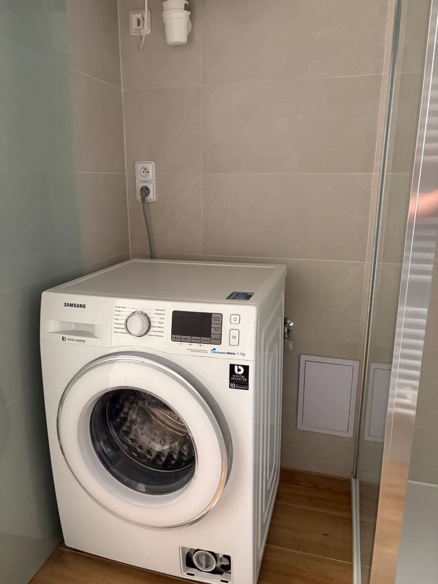 Pronájem bytu 2+kk 42 m², náměstí Dr. Václava Holého, Praha, Praha Pronájem bytu 2+kk 42 m², náměstí Dr. Václava Holého, Praha, Praha