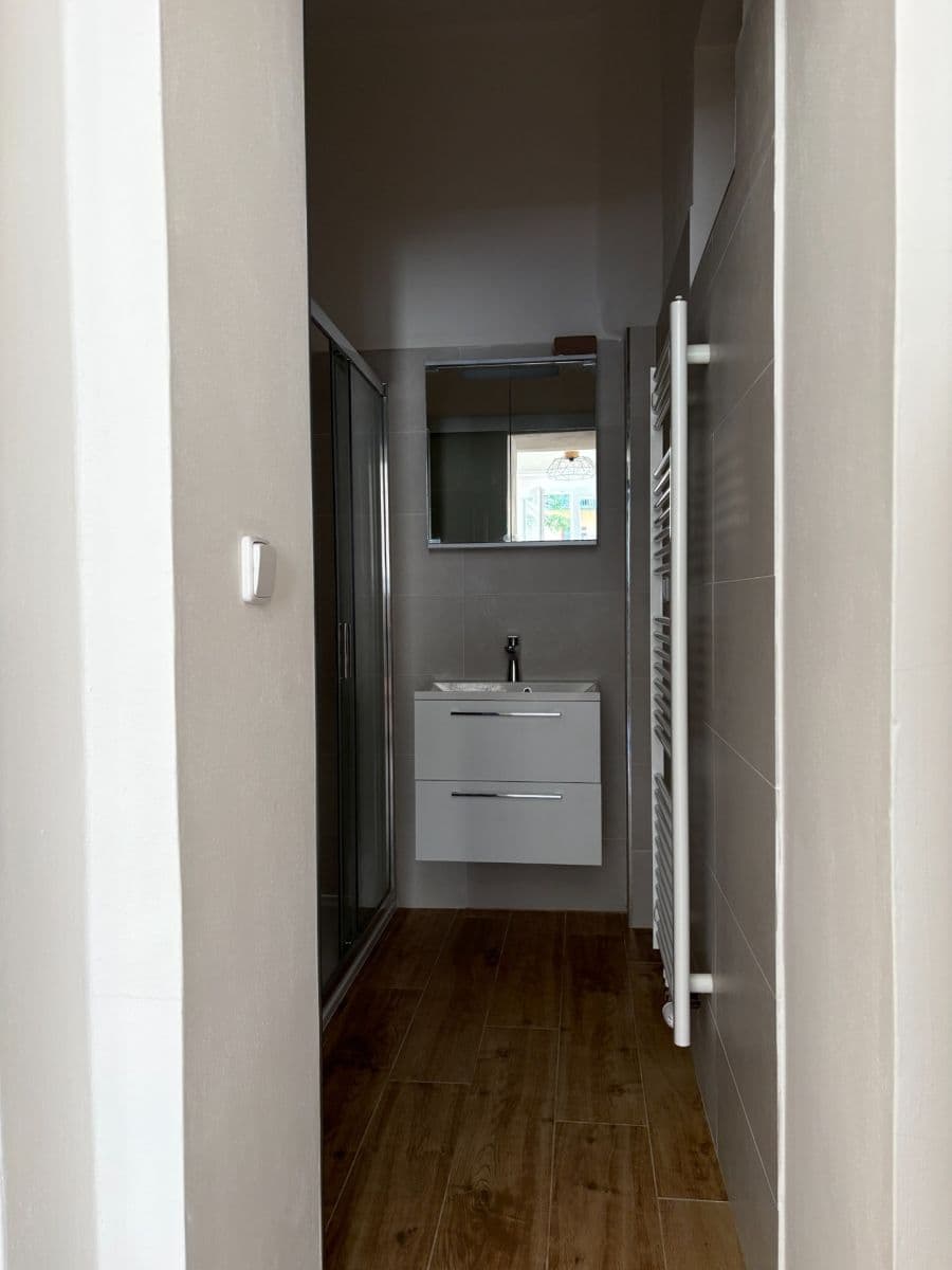 Pronájem bytu 2+kk 42 m², náměstí Dr. Václava Holého, Praha, Praha Pronájem bytu 2+kk 42 m², náměstí Dr. Václava Holého, Praha, Praha