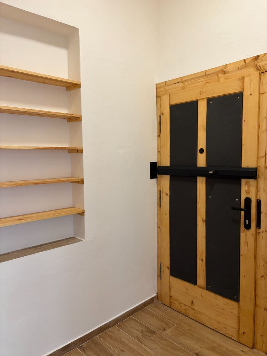 Pronájem bytu 2+kk 42 m², náměstí Dr. Václava Holého, Praha, Praha Pronájem bytu 2+kk 42 m², náměstí Dr. Václava Holého, Praha, Praha