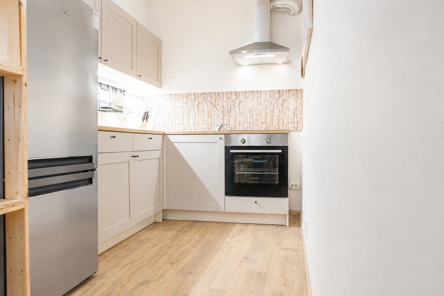 Pronájem bytu 1+kk 32 m², V Honech, Klecany, Středočeský kraj Pronájem bytu 1+kk 32 m², V Honech, Klecany, Středočeský kraj