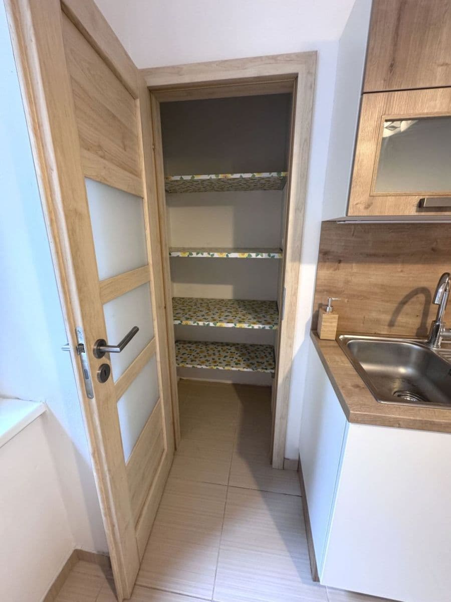 Pronájem bytu 3+1 77 m², Radbuzská, Praha, Praha Pronájem bytu 3+1 77 m², Radbuzská, Praha, Praha