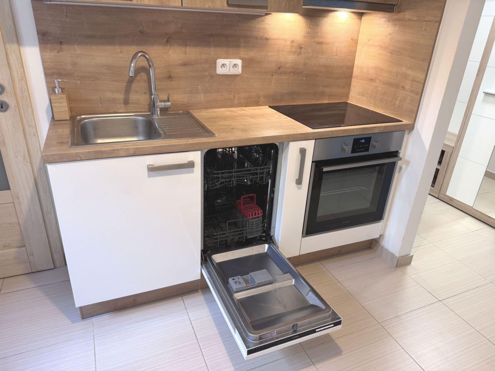 Pronájem bytu 3+1 77 m², Radbuzská, Praha, Praha Pronájem bytu 3+1 77 m², Radbuzská, Praha, Praha