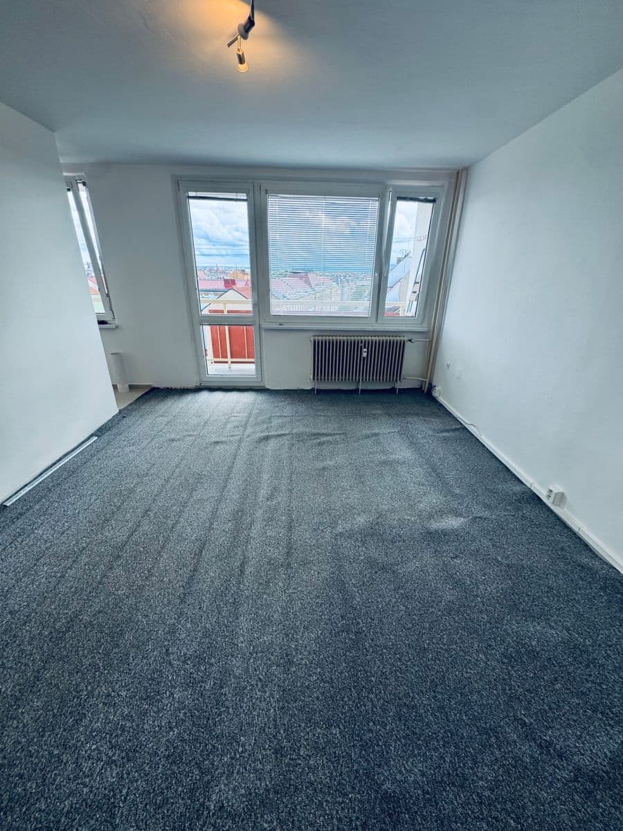 Pronájem bytu 1+kk 28 m², Palackého třída, Pardubice, Pardubický kraj Pronájem bytu 1+kk 28 m², Palackého třída, Pardubice, Pardubický kraj