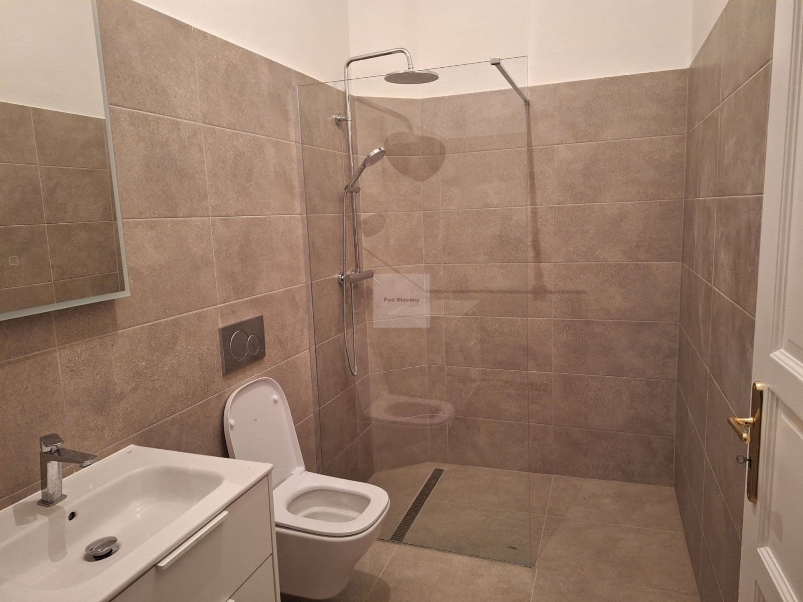 Pronájem bytu 2+1 67 m², Pod Slovany, Praha, Praha Pronájem bytu 2+1 67 m², Pod Slovany, Praha, Praha