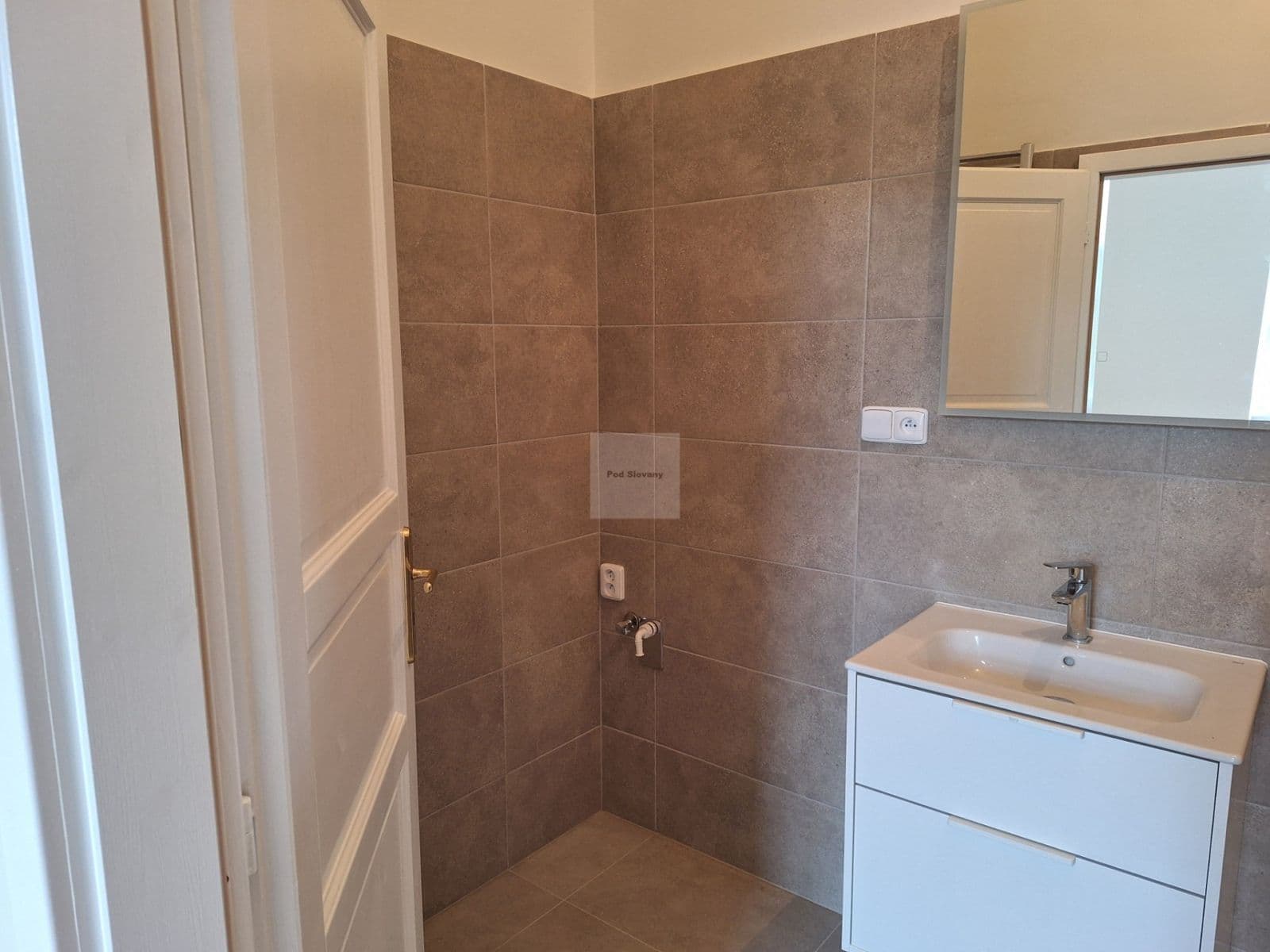 Pronájem bytu 2+1 67 m², Pod Slovany, Praha, Praha Pronájem bytu 2+1 67 m², Pod Slovany, Praha, Praha