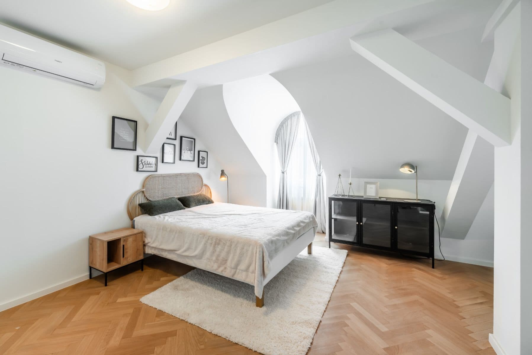 Prodej bytu 2+kk 48 m², náměstí Bratří Synků, Praha, Praha Prodej bytu 2+kk 48 m², náměstí Bratří Synků, Praha, Praha