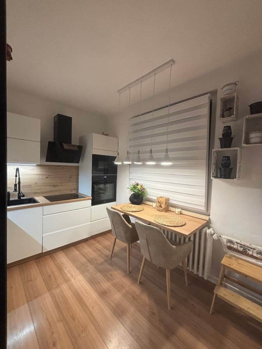 Prodej bytu 3+1 75 m², U Potoka, Vysoké Mýto, Pardubický kraj Prodej bytu 3+1 75 m², U Potoka, Vysoké Mýto, Pardubický kraj