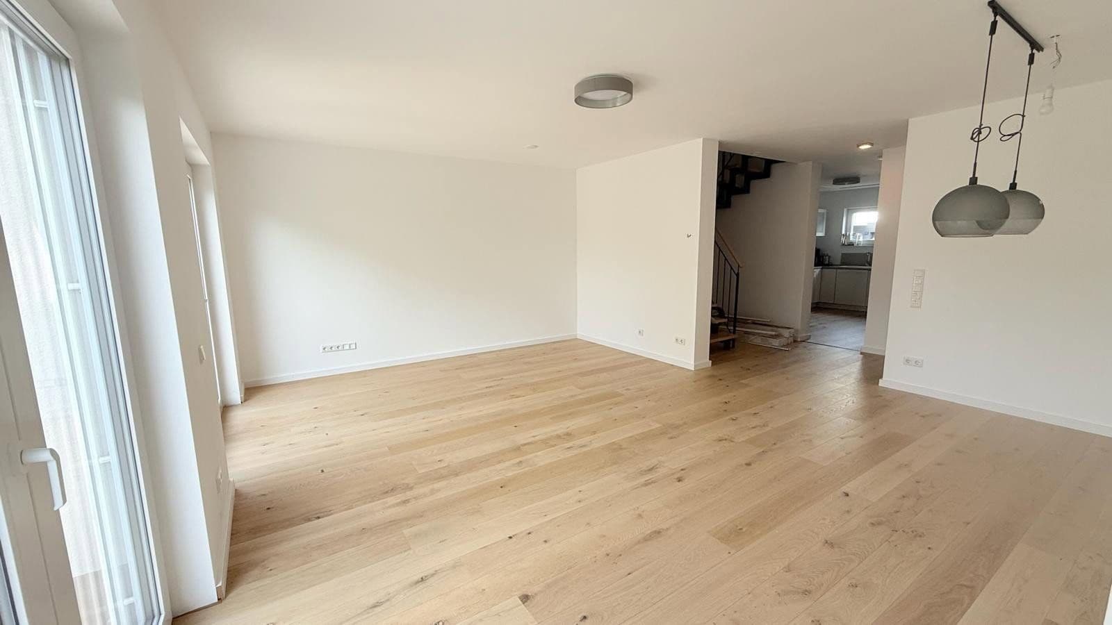 Pronájem domu 120 m², pozemek 250 m², Friedberg (Hessen), Hessen Pronájem domu 120 m², pozemek 250 m², Friedberg (Hessen), Hessen