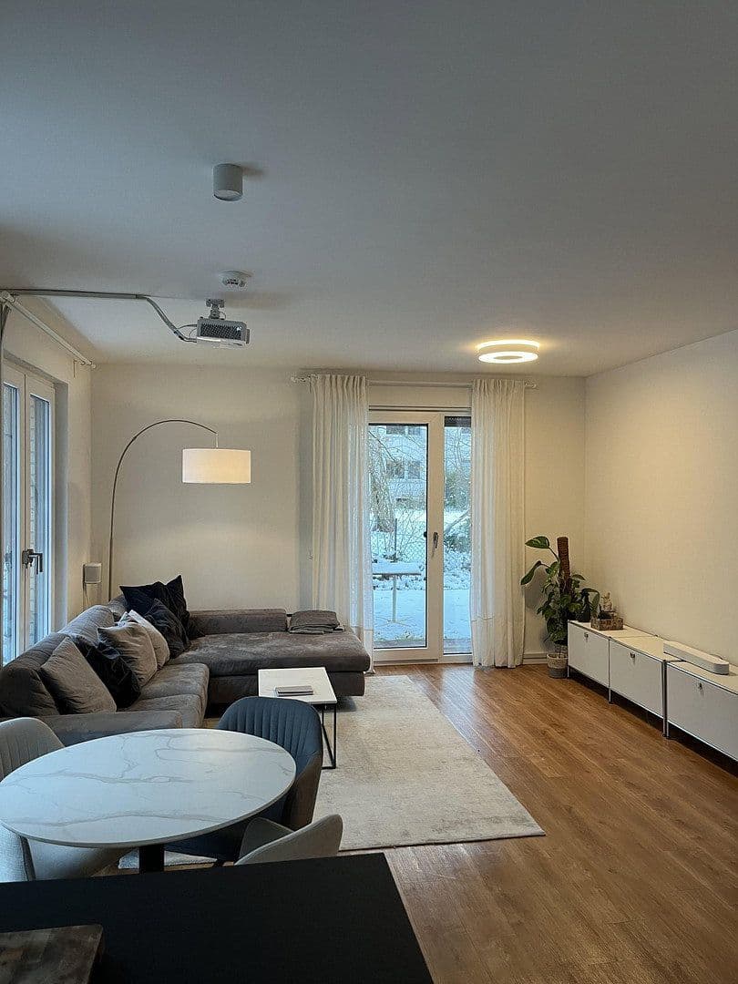 Pronájem bytu 3+1 86 m², Uhlenhorster Weg 29A, Hamburg, Hamburg Pronájem bytu 3+1 86 m², Uhlenhorster Weg 29A, Hamburg, Hamburg