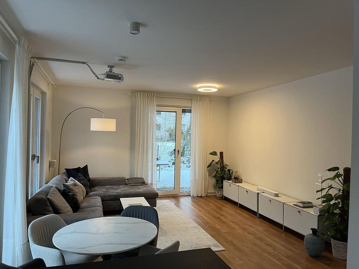 Pronájem bytu 3+1 86 m², Uhlenhorster Weg 29A, Hamburg, Hamburg Pronájem bytu 3+1 86 m², Uhlenhorster Weg 29A, Hamburg, Hamburg