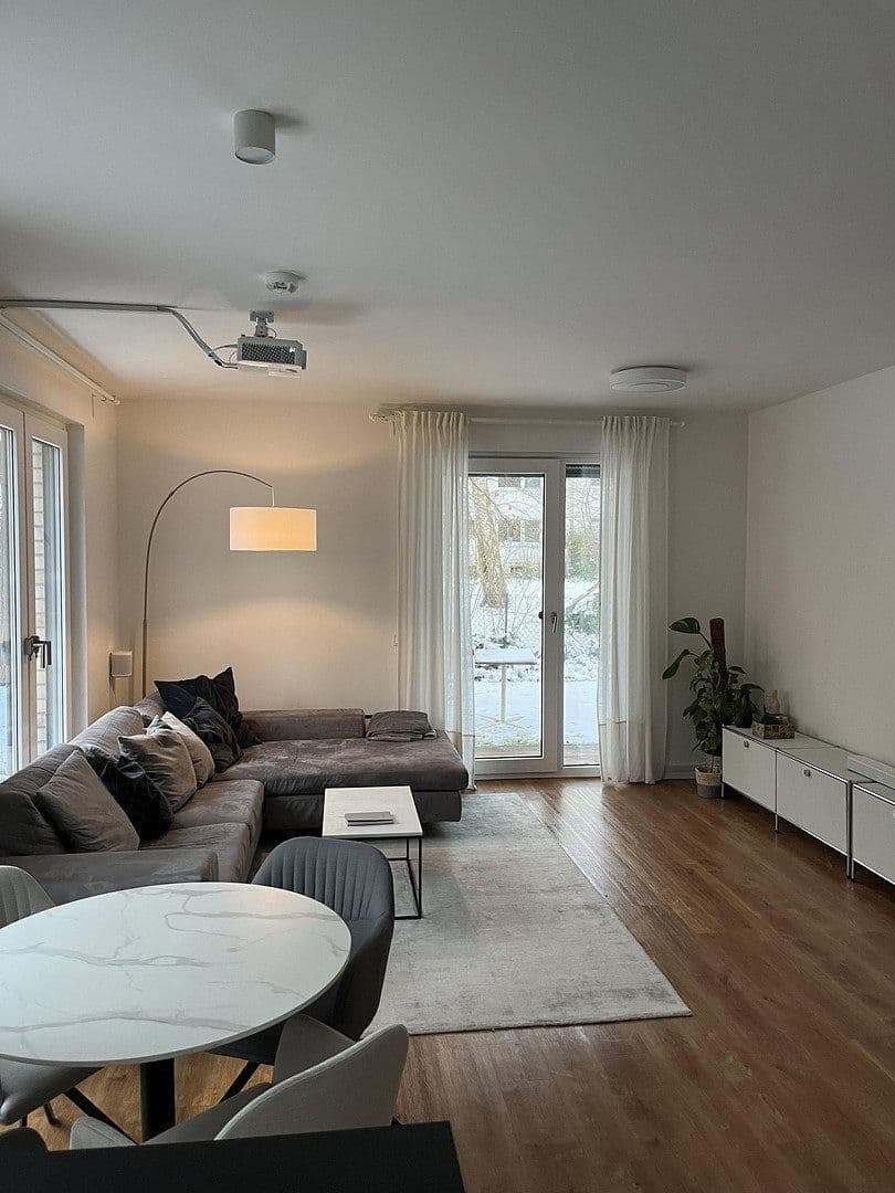 Pronájem bytu 3+1 86 m², Uhlenhorster Weg 29A, Hamburg, Hamburg Pronájem bytu 3+1 86 m², Uhlenhorster Weg 29A, Hamburg, Hamburg