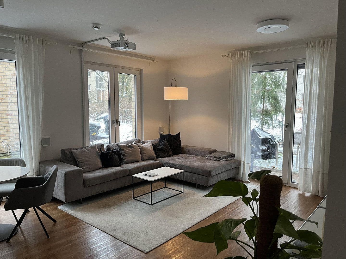 Pronájem bytu 3+1 86 m², Uhlenhorster Weg 29A, Hamburg, Hamburg Pronájem bytu 3+1 86 m², Uhlenhorster Weg 29A, Hamburg, Hamburg