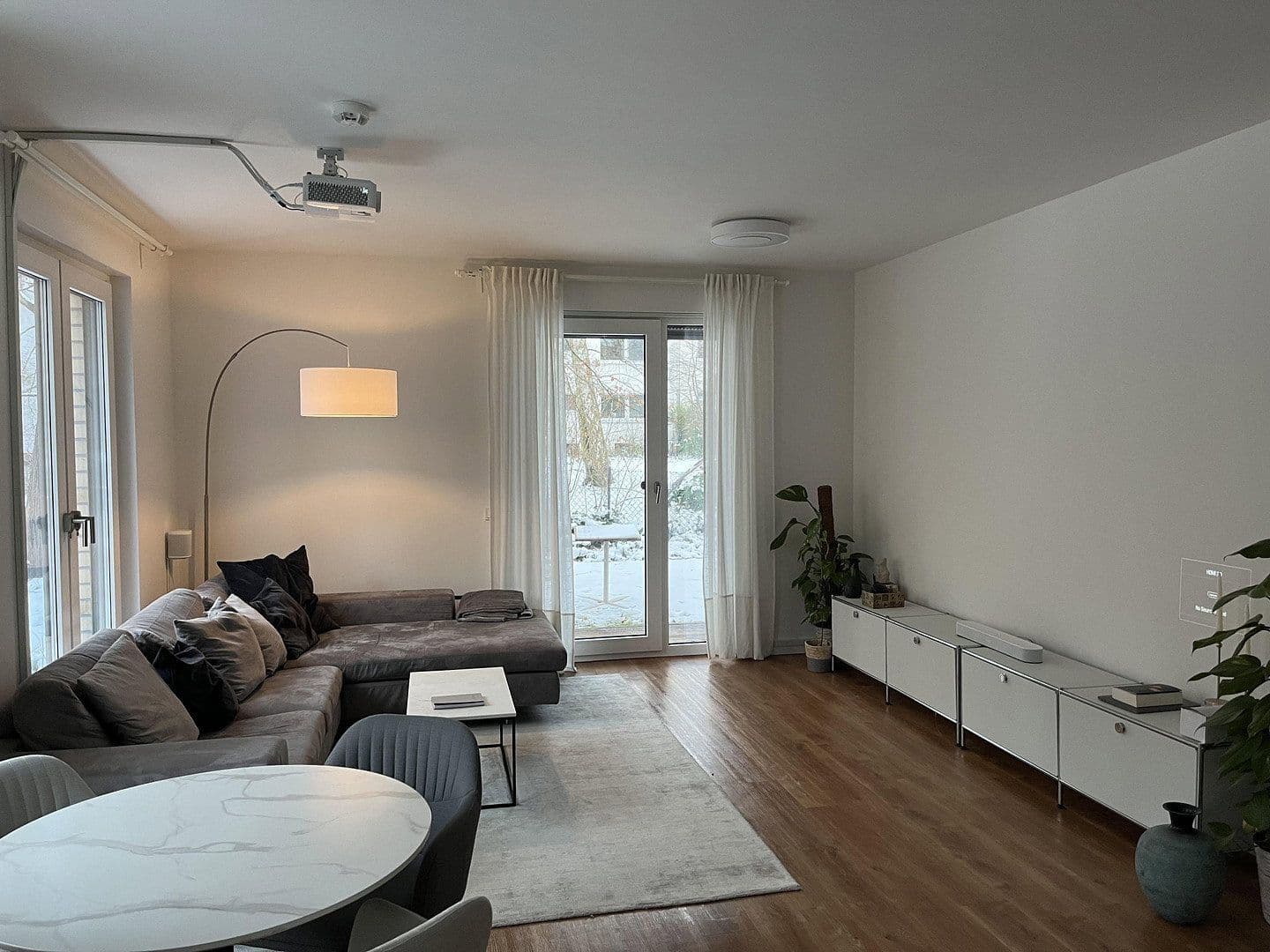 Pronájem bytu 3+1 86 m², Uhlenhorster Weg 29A, Hamburg, Hamburg Pronájem bytu 3+1 86 m², Uhlenhorster Weg 29A, Hamburg, Hamburg