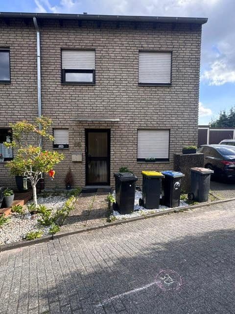 Prodej domu 114 m², pozemek 345 m², Wuppertal, Severní Porýní-Vestfálsko Prodej domu 114 m², pozemek 345 m², Wuppertal, Severní Porýní-Vestfálsko