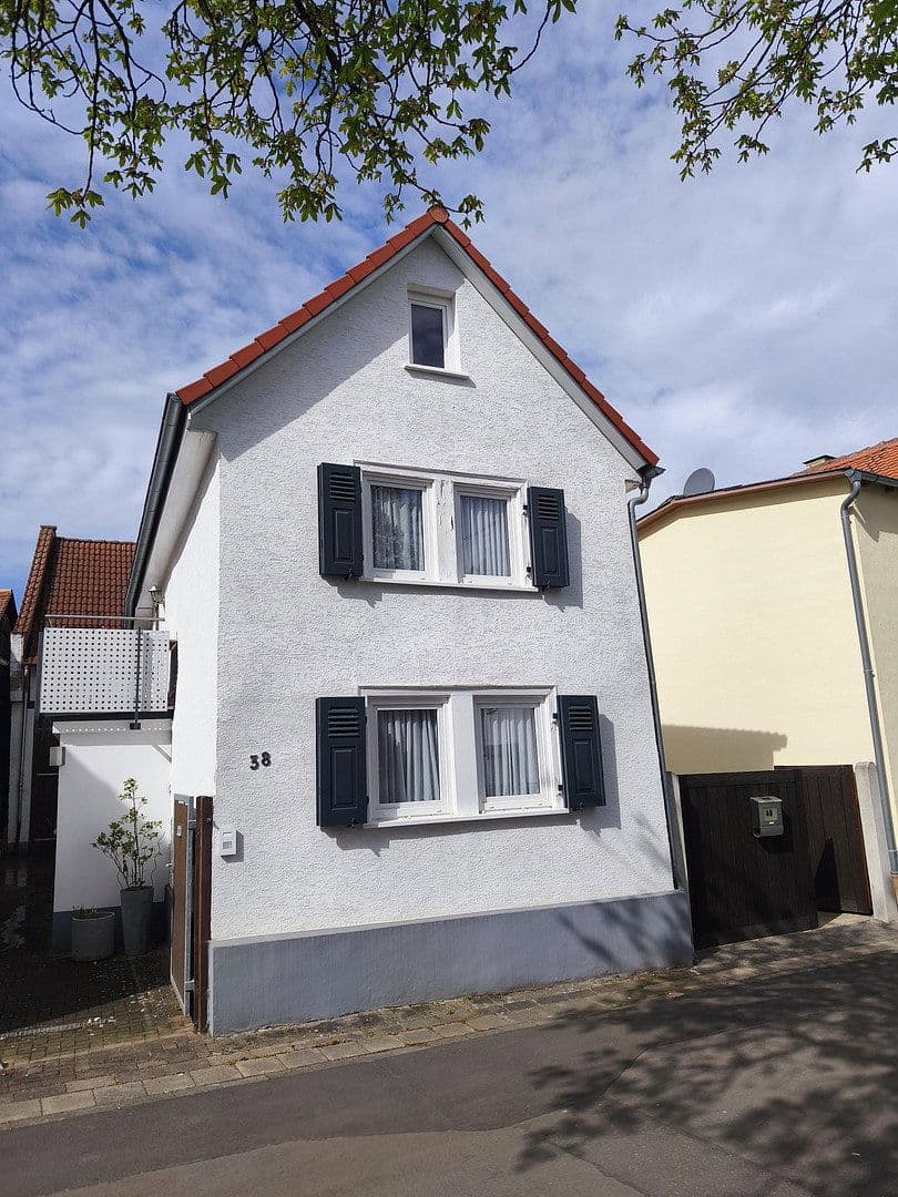 Prodej domu 83 m², pozemek 190 m², Neugasse 38, Ober-Mörlen, Hessen Prodej domu 83 m², pozemek 190 m², Neugasse 38, Ober-Mörlen, Hessen