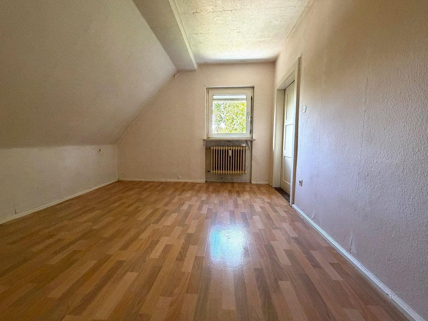 Prodej domu 275 m², pozemek 1.037 m², Bärnreuth 33, Bad Berneck im Fichtelgebirge, Bavorsko Prodej domu 275 m², pozemek 1.037 m², Bärnreuth 33, Bad Berneck im Fichtelgebirge, Bavorsko