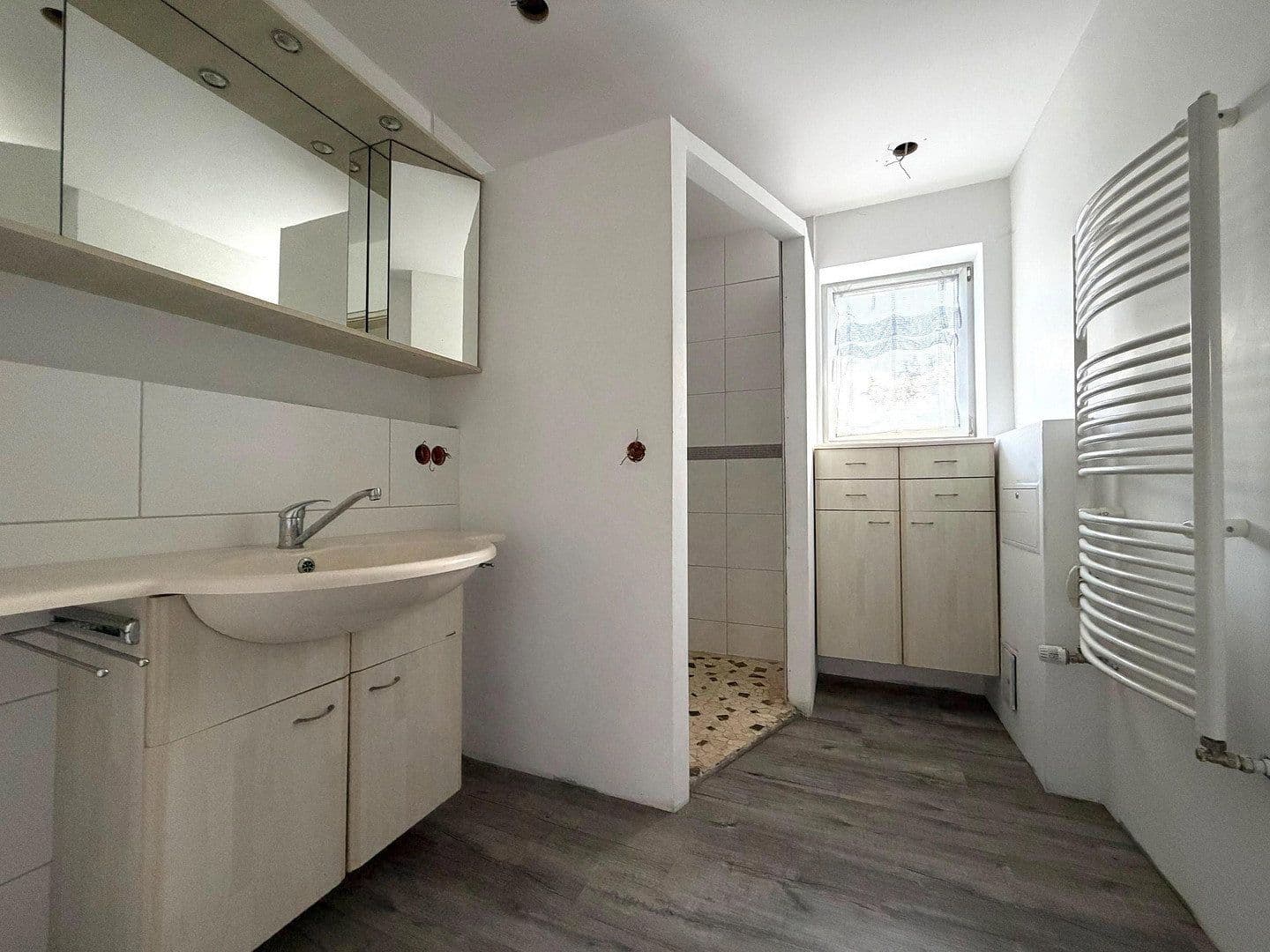 Prodej domu 275 m², pozemek 1.037 m², Bärnreuth 33, Bad Berneck im Fichtelgebirge, Bavorsko Prodej domu 275 m², pozemek 1.037 m², Bärnreuth 33, Bad Berneck im Fichtelgebirge, Bavorsko