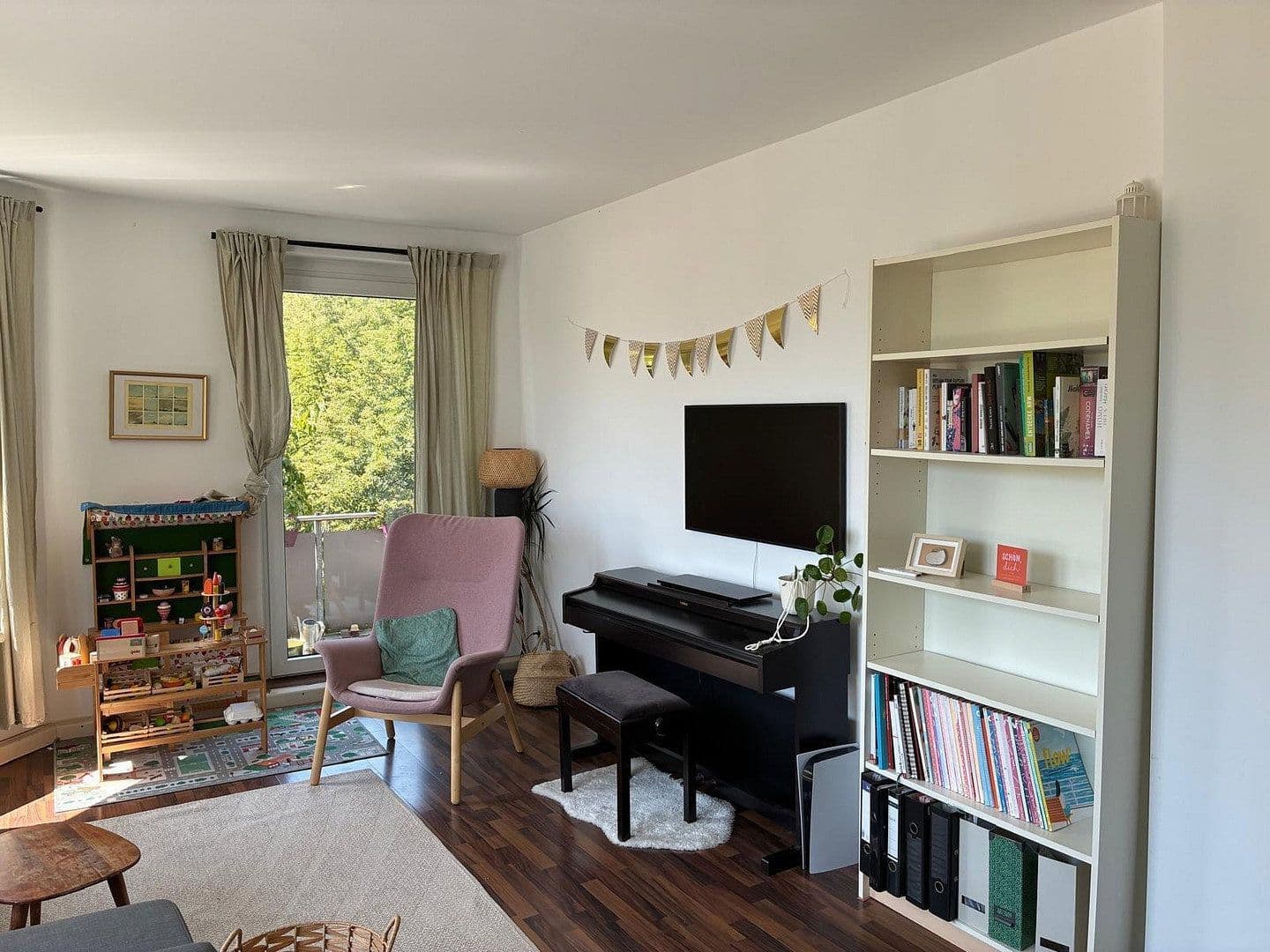 Pronájem bytu 3+1 80 m², Almastr. 11, Essen, Severní Porýní-Vestfálsko Pronájem bytu 3+1 80 m², Almastr. 11, Essen, Severní Porýní-Vestfálsko