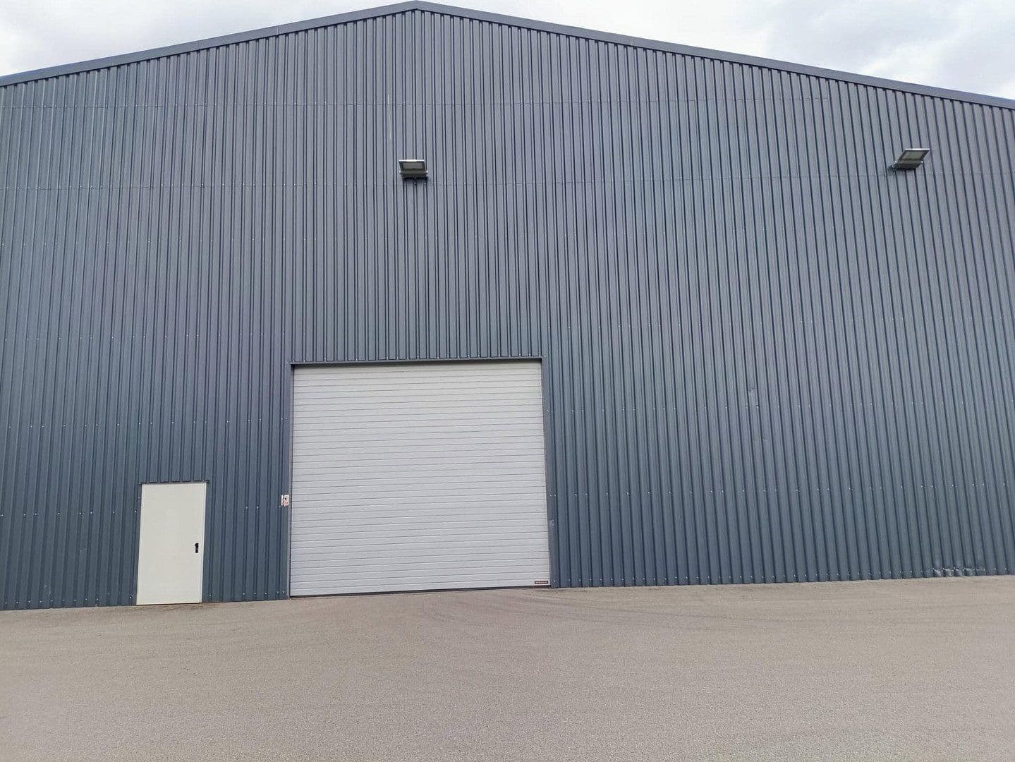 Pronájem nebytového prostoru 1.899 m², Im Gewerbepark 1, Hunderdorf, Bavorsko Pronájem nebytového prostoru 1.899 m², Im Gewerbepark 1, Hunderdorf, Bavorsko