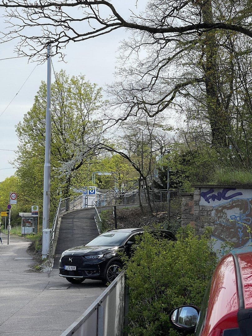 Pronájem bytu 1+1 28 m², Obere Weinsteige 66, Stuttgart, Bádensko-Württembersko Pronájem bytu 1+1 28 m², Obere Weinsteige 66, Stuttgart, Bádensko-Württembersko