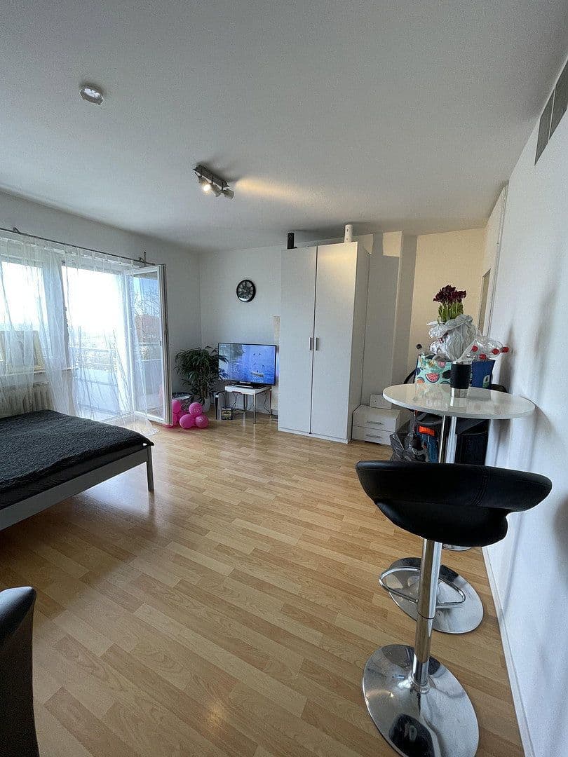 Pronájem bytu 1+1 28 m², Obere Weinsteige 66, Stuttgart, Bádensko-Württembersko Pronájem bytu 1+1 28 m², Obere Weinsteige 66, Stuttgart, Bádensko-Württembersko