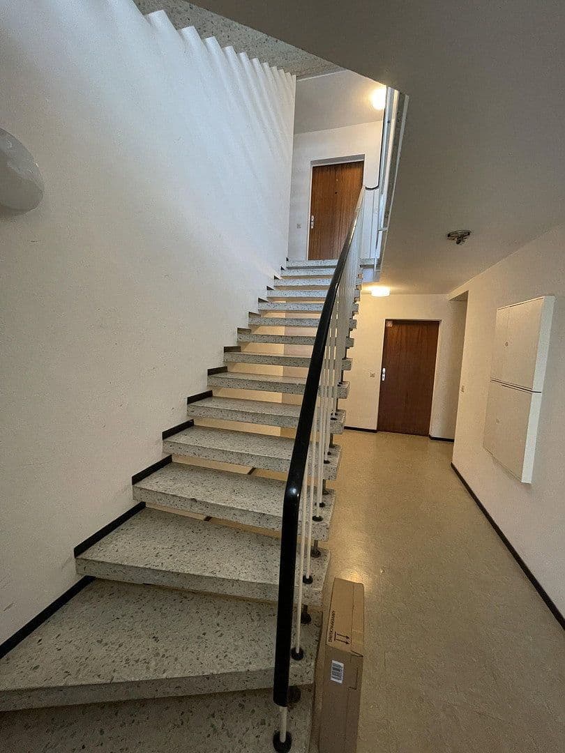 Pronájem bytu 1+1 28 m², Obere Weinsteige 66, Stuttgart, Bádensko-Württembersko Pronájem bytu 1+1 28 m², Obere Weinsteige 66, Stuttgart, Bádensko-Württembersko