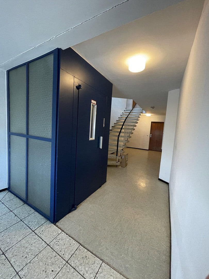 Pronájem bytu 1+1 28 m², Obere Weinsteige 66, Stuttgart, Bádensko-Württembersko Pronájem bytu 1+1 28 m², Obere Weinsteige 66, Stuttgart, Bádensko-Württembersko
