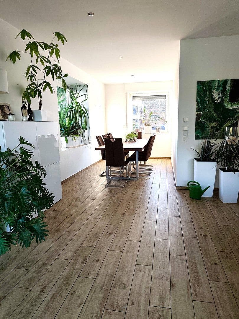 Prodej domu 177 m², pozemek 723 m², Langenhagen, Dolní Sasko Prodej domu 177 m², pozemek 723 m², Langenhagen, Dolní Sasko