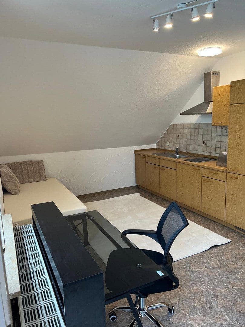 Pronájem bytu 1+1 28 m², Hüttendorfer Straße 4, Erlangen, Bavorsko Pronájem bytu 1+1 28 m², Hüttendorfer Straße 4, Erlangen, Bavorsko