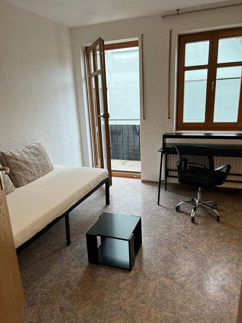 Pronájem bytu 1+1 28 m², Hüttendorfer Straße 4, Erlangen, Bavorsko Pronájem bytu 1+1 28 m², Hüttendorfer Straße 4, Erlangen, Bavorsko