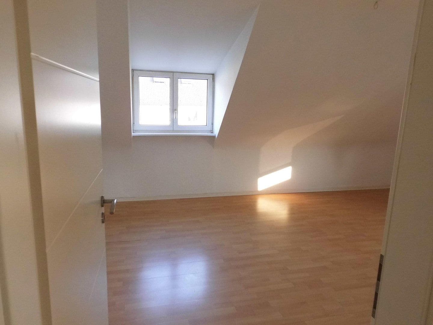Pronájem bytu 2+1 45 m², Stuttgart, Bádensko-Württembersko Pronájem bytu 2+1 45 m², Stuttgart, Bádensko-Württembersko