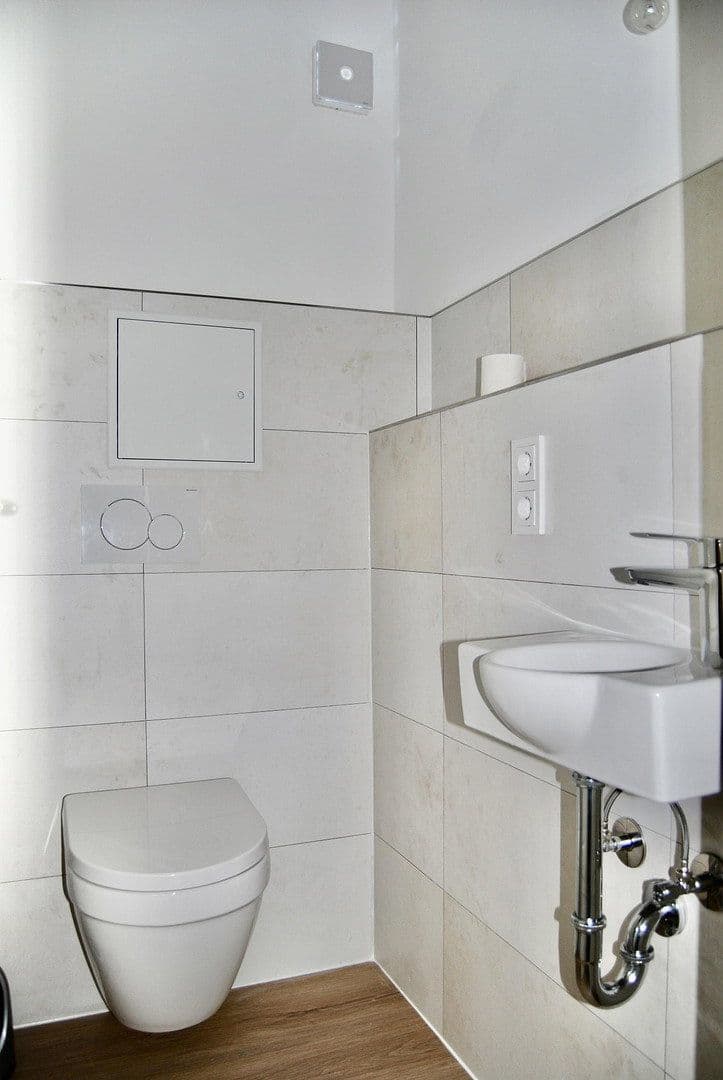 Pronájem bytu 3+1 81 m², Eisenacher Straße 4, Koblenz, Porýní-Falc Pronájem bytu 3+1 81 m², Eisenacher Straße 4, Koblenz, Porýní-Falc
