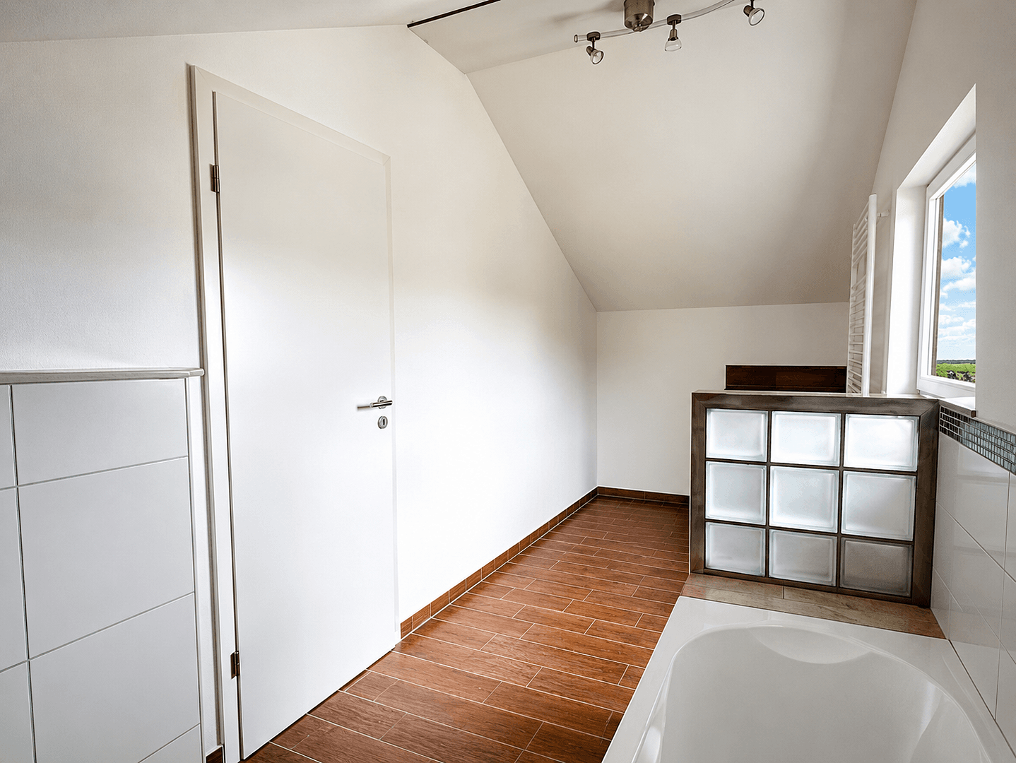 Prodej domu 273 m², pozemek 655 m², Alfred-Nobel-Ring 14, Einbeck, Dolní Sasko Prodej domu 273 m², pozemek 655 m², Alfred-Nobel-Ring 14, Einbeck, Dolní Sasko