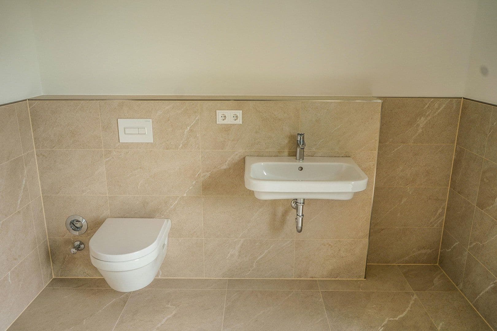 Prodej domu 150 m², pozemek 402 m², Humboldtallee 41, Falkensee, Braniborsko Prodej domu 150 m², pozemek 402 m², Humboldtallee 41, Falkensee, Braniborsko