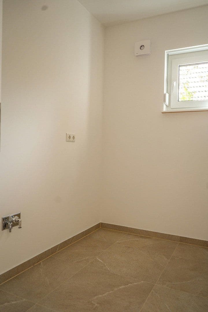 Prodej domu 150 m², pozemek 402 m², Humboldtallee 41, Falkensee, Braniborsko Prodej domu 150 m², pozemek 402 m², Humboldtallee 41, Falkensee, Braniborsko